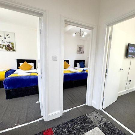 4 Bedrooms House, 3 Bathrooms , Separate Reception, Full Kitchen, Garden, Parking London Exterior photo