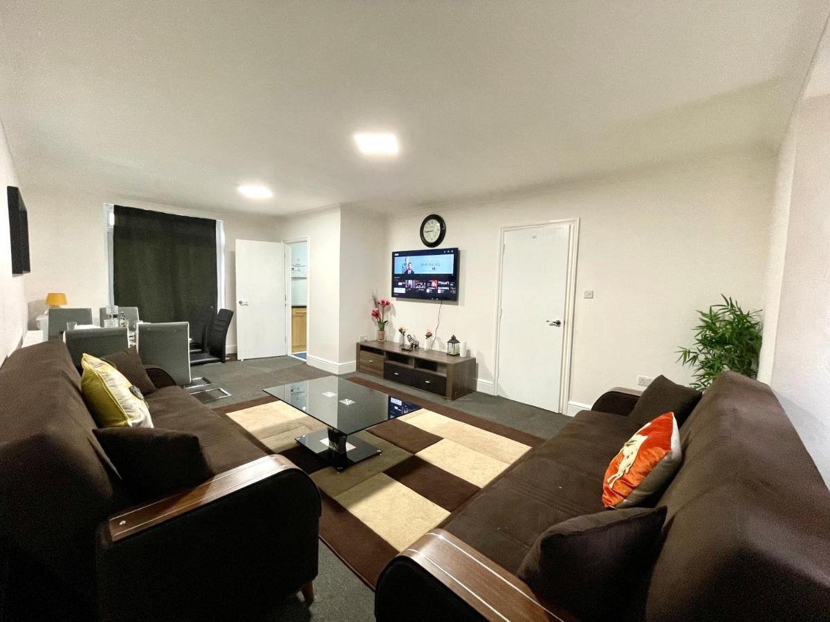 4 Bedrooms House, 3 Bathrooms , Separate Reception, Full Kitchen, Garden, Parking London Exterior photo