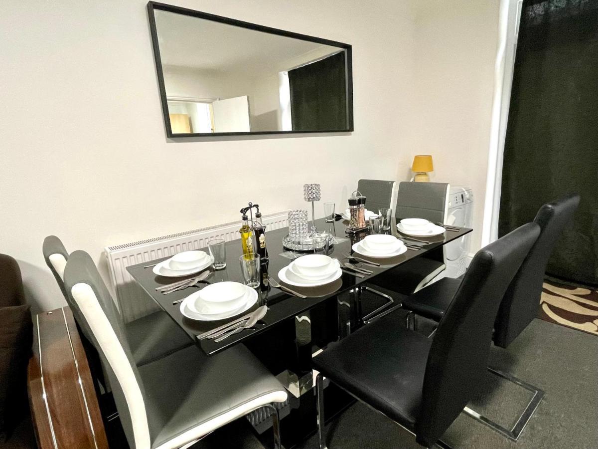 4 Bedrooms House, 3 Bathrooms , Separate Reception, Full Kitchen, Garden, Parking London Exterior photo