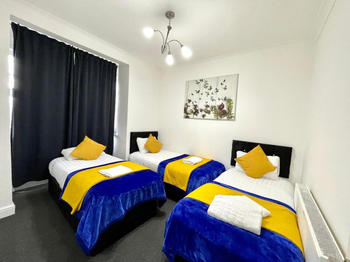 4 Bedrooms House, 3 Bathrooms , Separate Reception, Full Kitchen, Garden, Parking London Exterior photo