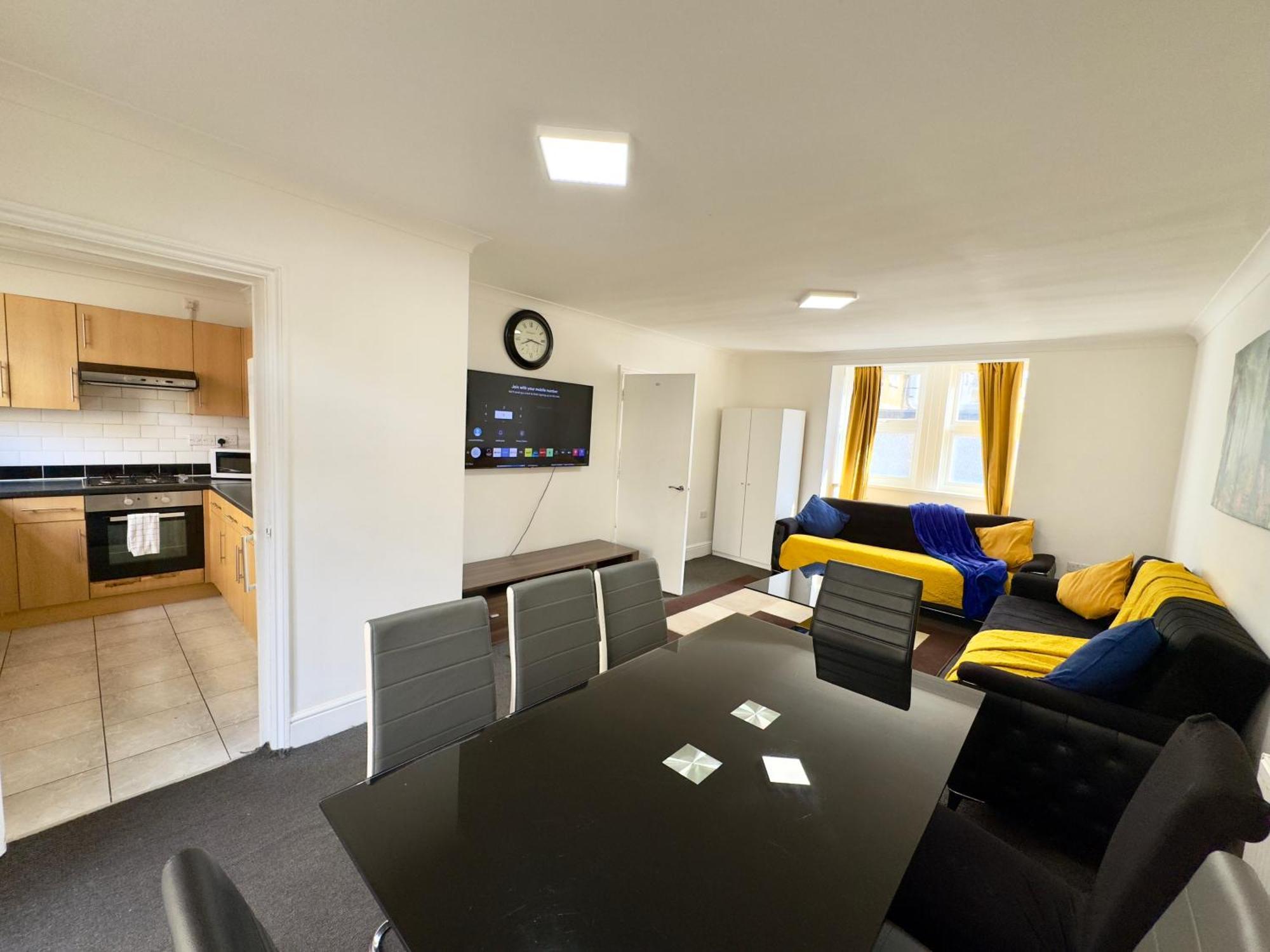 4 Bedrooms House, 3 Bathrooms , Separate Reception, Full Kitchen, Garden, Parking London Exterior photo