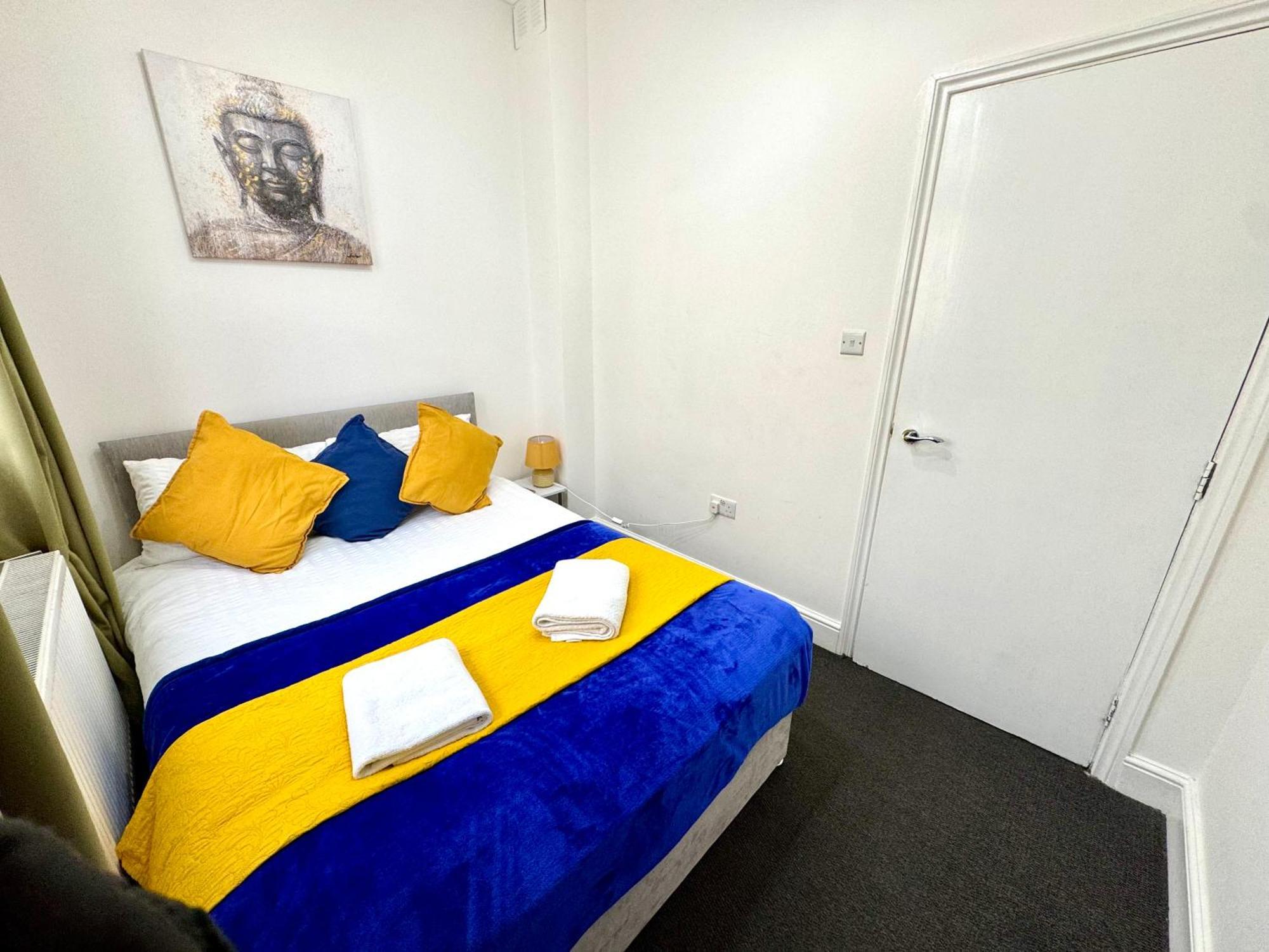 4 Bedrooms House, 3 Bathrooms , Separate Reception, Full Kitchen, Garden, Parking London Exterior photo