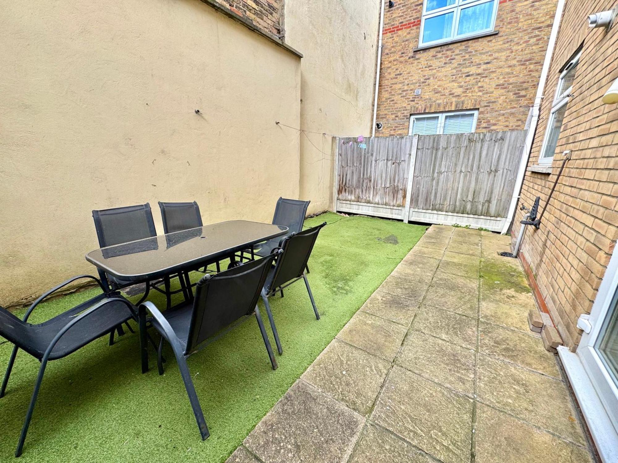 4 Bedrooms House, 3 Bathrooms , Separate Reception, Full Kitchen, Garden, Parking London Exterior photo